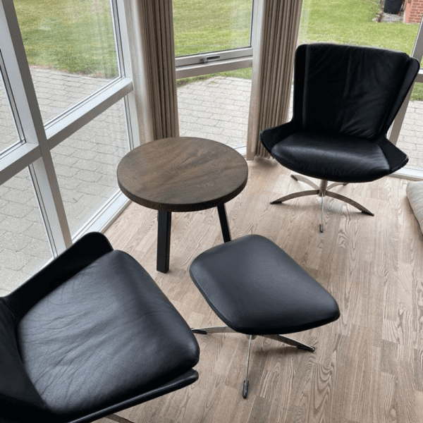 mørkt egetræs sidebord
